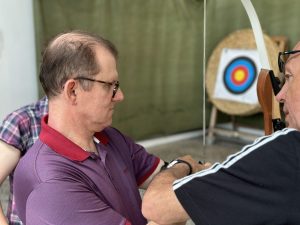 tiro con l'arco, arco nudo, ipovedenti, inclusione, ASD Arcieri Compagnia di Monza e della Brianza, Lega del Filo D'oro, esperienza incredibile, gioia, contentezza, volontariato, attività ipovedenti, ArCoMonza - Sessione di tiro con l'arco con gli ipovedenti: un'esperienza incredibile