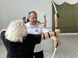 tiro con l'arco, arco nudo, ipovedenti, inclusione, ASD Arcieri Compagnia di Monza e della Brianza, Lega del Filo D'oro, esperienza incredibile, gioia, contentezza, volontariato, attività ipovedenti, ArCoMonza - Sessione di tiro con l'arco con gli ipovedenti: un'esperienza incredibile